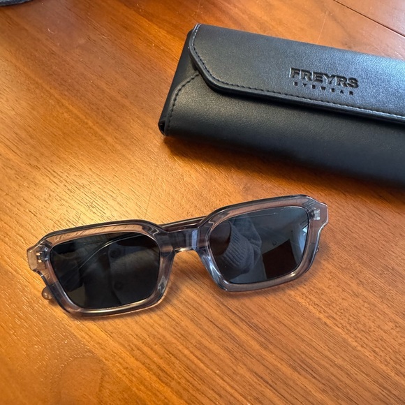 FREYRS Women's Gray Sunglasses - Picture 7 of 7